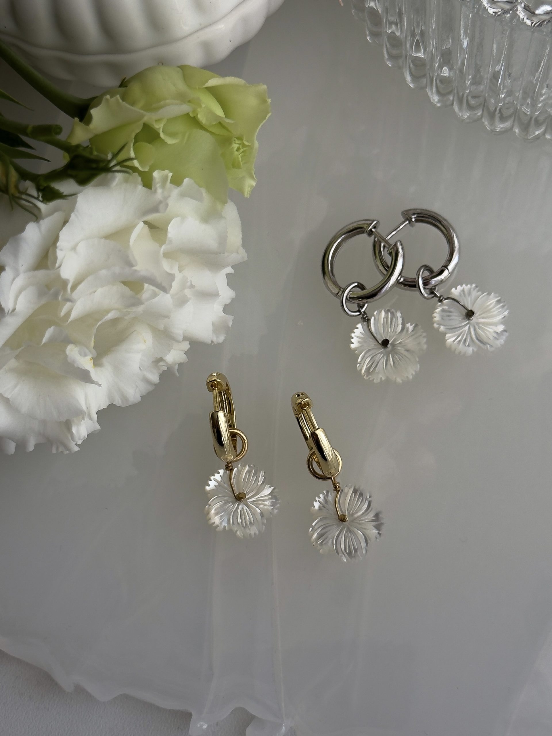 Серьги-кольца "White Flower" — изображение 3