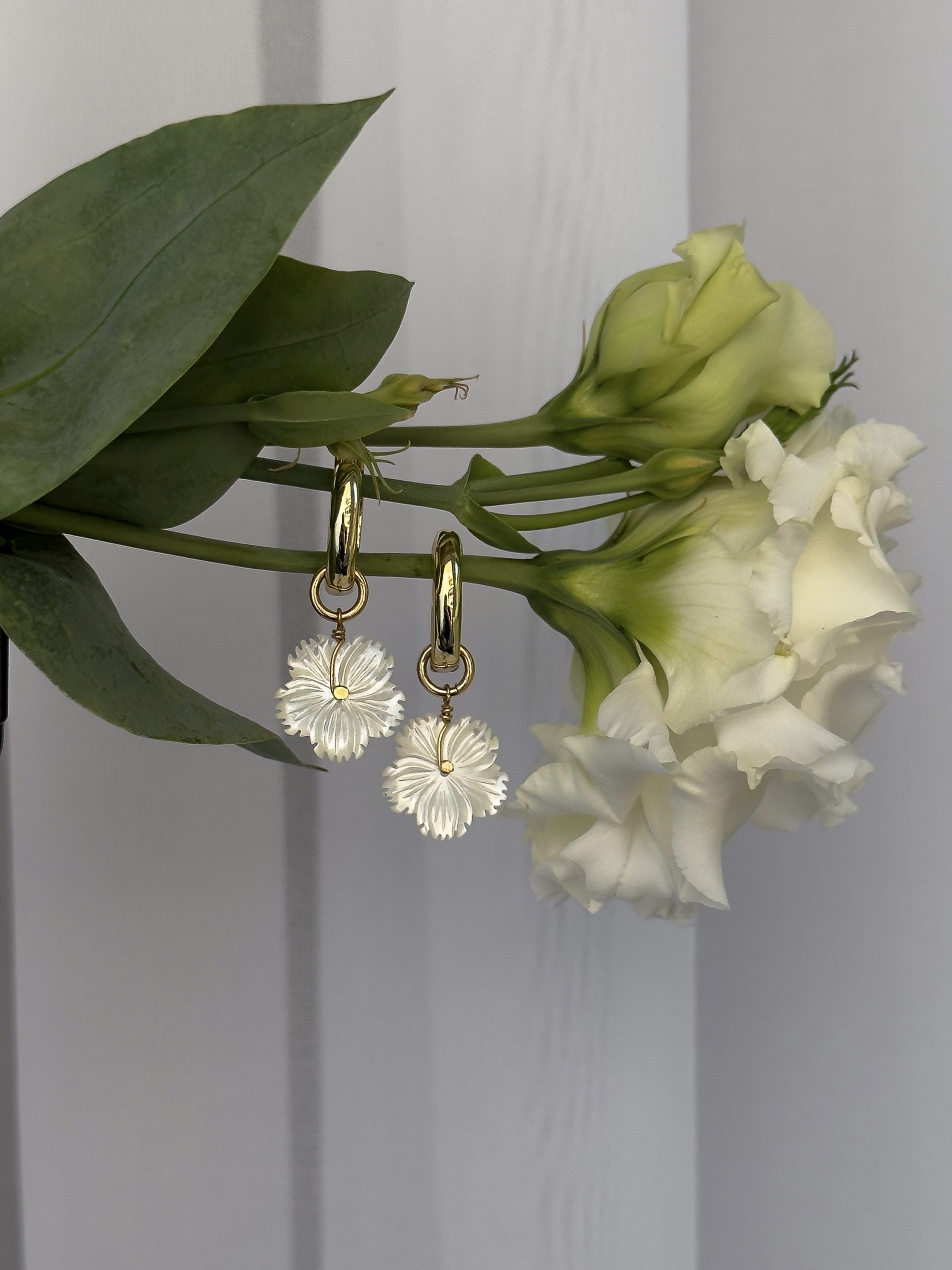 Серьги-кольца "White Flower" — изображение 2