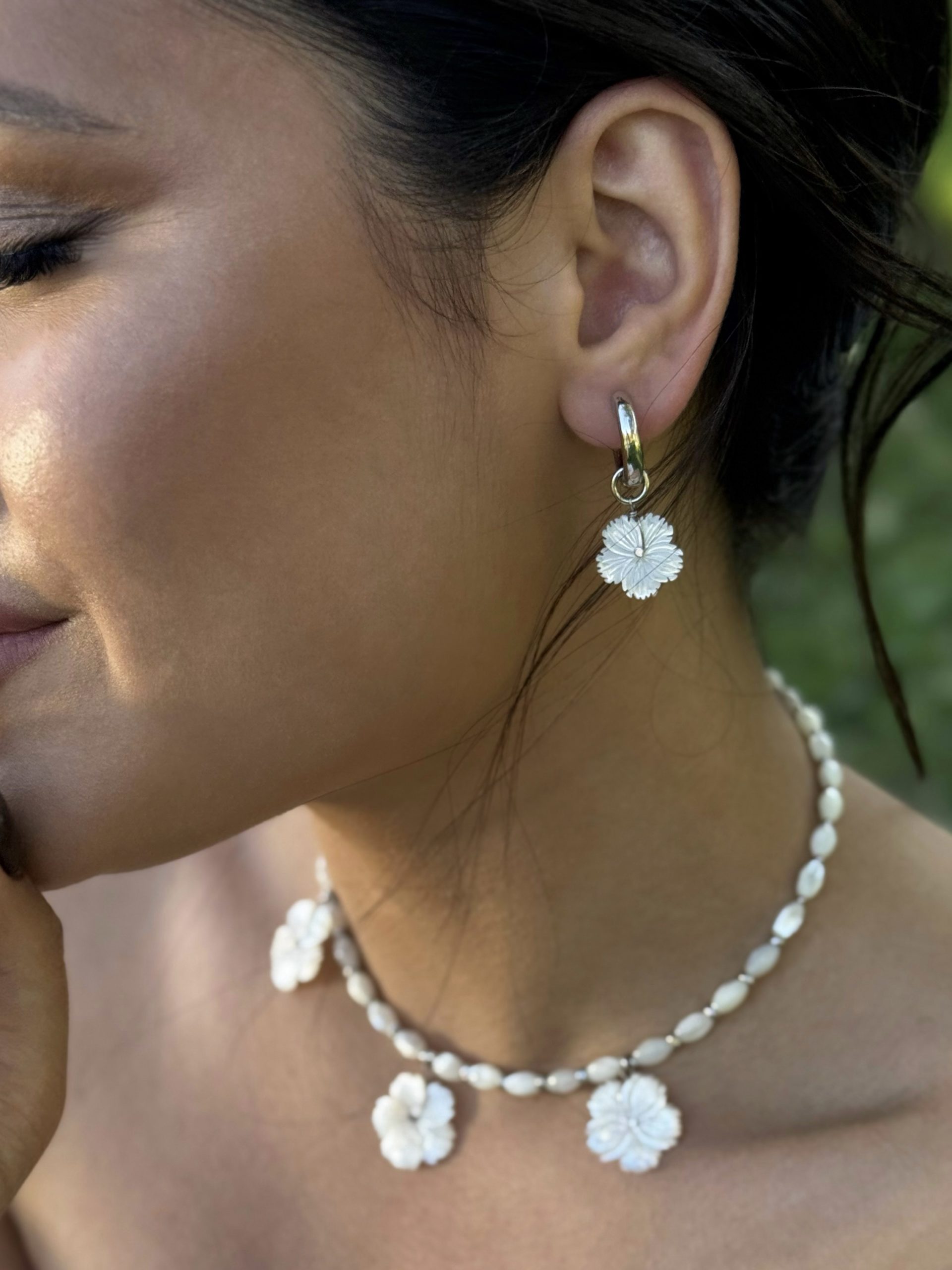 Серьги-кольца "White Flower" — изображение 5